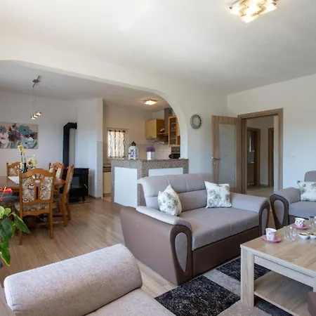 Brecic 2 Apartment