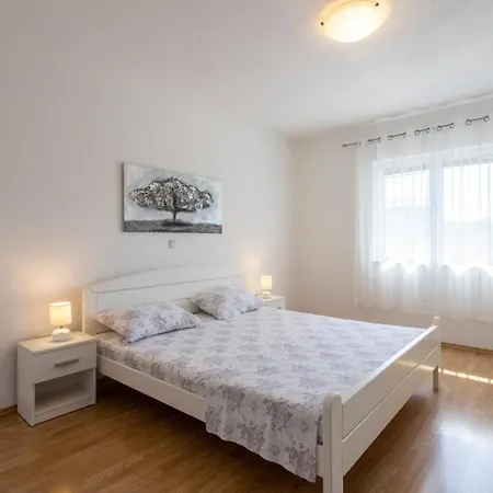 Brecic 2 Apartment *
