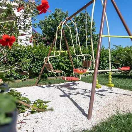 Apartment Brecic 2 *