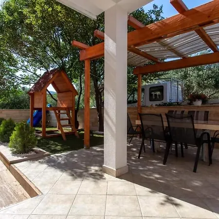 Apartment Brecic 2 *