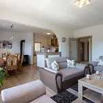 Brecic 2 Apartment